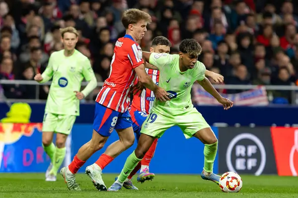 Madrid, İspanya - 2 Nisan 2025: Atletico Madrid ile FC Barcelona arasında oynanan Copa del Rey yarı final maçı. FC Barcelona oyuncuları. Copa del Rey yarı finalleri.