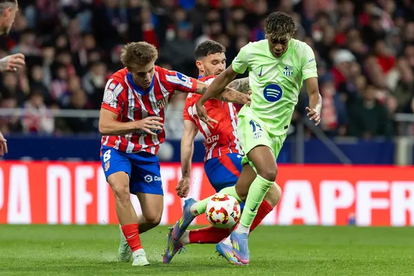 Madrid, İspanya - 2 Nisan 2025: Atletico Madrid ile FC Barcelona arasında oynanan Copa del Rey yarı final maçı. FC Barcelona oyuncuları. Copa del Rey yarı finalleri.