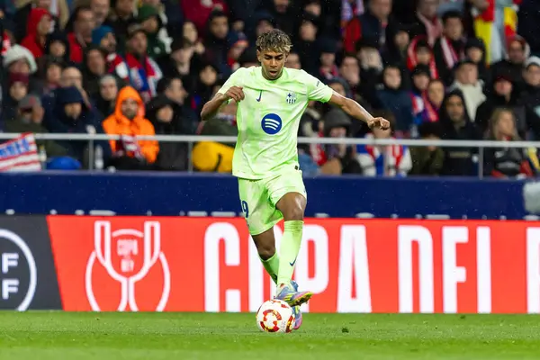 Madrid, İspanya - 2 Nisan 2025: Atletico Madrid ile FC Barcelona arasında oynanan Copa del Rey yarı final maçı. FC Barcelona oyuncuları. Copa del Rey yarı finalleri.