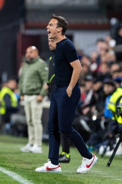Madrid, İspanya - 4 Nisan 2025: Madrid 'de oynayan Rayo Vallecano ile CD Espaol arasındaki La Liga maçı. Rayo Vallecano oyuncuları. Profesyonel futbol. La Liga 2024-2025.