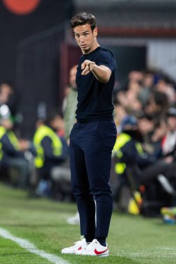 Madrid, İspanya - 4 Nisan 2025: Madrid 'de oynayan Rayo Vallecano ile CD Espaol arasındaki La Liga maçı. Rayo Vallecano oyuncuları. Profesyonel futbol. La Liga 2024-2025.