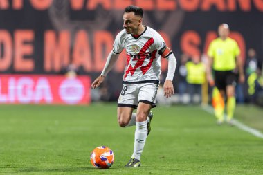 Madrid, İspanya - 4 Nisan 2025: Madrid 'de oynayan Rayo Vallecano ile CD Espaol arasındaki La Liga maçı. Rayo Vallecano oyuncuları. Profesyonel futbol. La Liga 2024-2025.