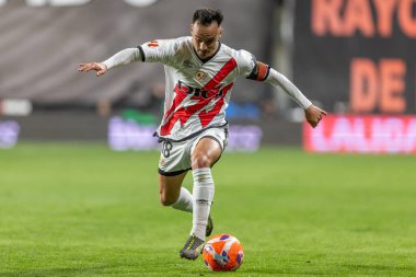 Madrid, İspanya - 4 Nisan 2025: Madrid 'de oynayan Rayo Vallecano ile CD Espaol arasındaki La Liga maçı. Rayo Vallecano oyuncuları. Profesyonel futbol. La Liga 2024-2025.