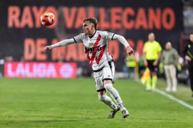 Madrid, İspanya - 4 Nisan 2025: Madrid 'de oynayan Rayo Vallecano ile CD Espaol arasındaki La Liga maçı. Rayo Vallecano oyuncuları. Profesyonel futbol. La Liga 2024-2025.