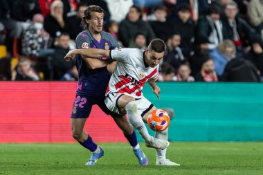 Madrid, İspanya - 4 Nisan 2025: Madrid 'de oynayan Rayo Vallecano ile CD Espaol arasındaki La Liga maçı. Rayo Vallecano oyuncuları. Profesyonel futbol. La Liga 2024-2025.