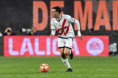Madrid, İspanya - 4 Nisan 2025: Madrid 'de oynayan Rayo Vallecano ile CD Espaol arasındaki La Liga maçı. Rayo Vallecano oyuncuları. Profesyonel futbol. La Liga 2024-2025.