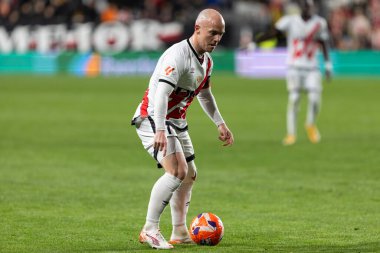 Madrid, İspanya - 4 Nisan 2025: Madrid 'de oynayan Rayo Vallecano ile CD Espaol arasındaki La Liga maçı. Rayo Vallecano oyuncuları. Profesyonel futbol. La Liga 2024-2025.