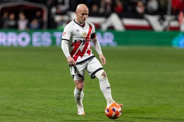 Madrid, İspanya - 4 Nisan 2025: Madrid 'de oynayan Rayo Vallecano ile CD Espaol arasındaki La Liga maçı. Rayo Vallecano oyuncuları. Profesyonel futbol. La Liga 2024-2025.