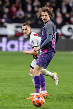 Madrid, İspanya - 4 Nisan 2025: Madrid 'de oynayan Rayo Vallecano ile CD Espaol arasındaki La Liga maçı. Rayo Vallecano oyuncuları. Profesyonel futbol. La Liga 2024-2025.