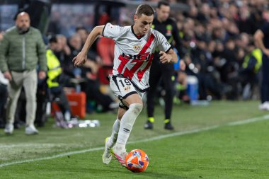 Madrid, İspanya - 4 Nisan 2025: Madrid 'de oynayan Rayo Vallecano ile CD Espaol arasındaki La Liga maçı. Rayo Vallecano oyuncuları. Profesyonel futbol. La Liga 2024-2025.