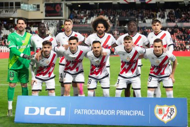 Madrid, İspanya - 4 Nisan 2025: Madrid 'de oynayan Rayo Vallecano ile CD Espaol arasındaki La Liga maçı. Rayo Vallecano oyuncuları. Profesyonel futbol. La Liga 2024-2025.