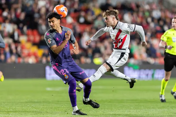 Madrid, İspanya - 4 Nisan 2025: Madrid 'de oynayan Rayo Vallecano ile CD Espaol arasındaki La Liga maçı. Rayo Vallecano oyuncuları. Profesyonel futbol. La Liga 2024-2025.