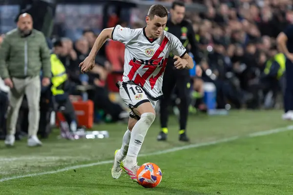 Madrid, İspanya - 4 Nisan 2025: Madrid 'de oynayan Rayo Vallecano ile CD Espaol arasındaki La Liga maçı. Rayo Vallecano oyuncuları. Profesyonel futbol. La Liga 2024-2025.
