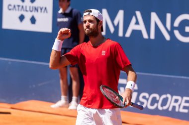 Barcelona, İspanya - 12 Nisan 2025: Barcelona 'da düzenlenen Conde de God Tennis Turnuvası. ATP 500. Tenis yarışması. Profesyonel tenis oyuncuları. Tenis kortu. K. Khachanov kil sahada..