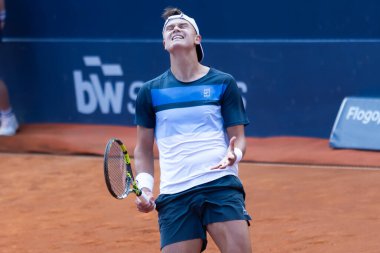 Barselona, İspanya - 12 Nisan 2025 Barcelona 'da düzenlenen Conde de God tenis turnuvası. ATP 500. Tenis yarışması. Profesyonel tenis oyuncuları. Tenis kortu. Holger Rune toprak yolda.