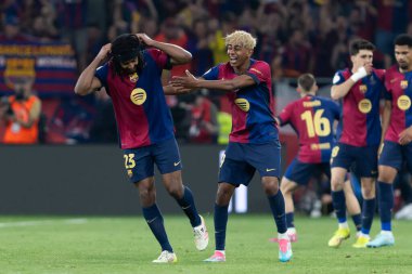 Seville, İspanya - 26 Nisan 2025: Copa del Rey finali Sevilla 'da FC Barcelona ile Real Madrid arasında. Barselona kazandı. İspanyol klasiği. Barselona oyuncuları.