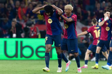 Seville, İspanya - 26 Nisan 2025: Copa del Rey finali Sevilla 'da FC Barcelona ile Real Madrid arasında. Barselona kazandı. İspanyol klasiği. Barselona oyuncuları.