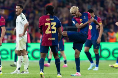 Seville, İspanya - 26 Nisan 2025: Copa del Rey finali Sevilla 'da FC Barcelona ile Real Madrid arasında. Barselona kazandı. İspanyol klasiği. Barselona oyuncuları.