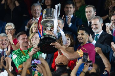 Seville, İspanya - 26 Nisan 2025: Copa del Rey finali Sevilla 'da FC Barcelona ile Real Madrid arasında. Barselona kazandı. İspanyol klasiği. Barselona oyuncuları.