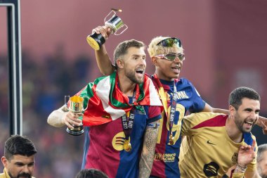 Seville, İspanya - 26 Nisan 2025: Copa del Rey finali Sevilla 'da FC Barcelona ile Real Madrid arasında. Barselona kazandı. İspanyol klasiği. Barselona oyuncuları.