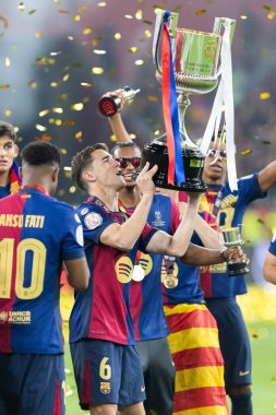 Seville, İspanya - 26 Nisan 2025: Copa del Rey finali Sevilla 'da FC Barcelona ile Real Madrid arasında. Barselona kazandı. İspanyol klasiği. Barselona oyuncuları.