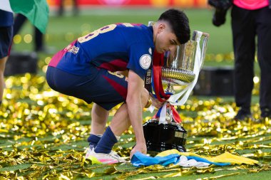 Seville, İspanya - 26 Nisan 2025: Copa del Rey finali Sevilla 'da FC Barcelona ile Real Madrid arasında. Barselona kazandı. İspanyol klasiği. Barselona oyuncuları.