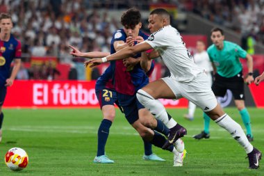 Seville, İspanya - 26 Nisan 2025: Copa del Rey finali Sevilla 'da FC Barcelona ile Real Madrid arasında. Barselona kazandı. İspanyol klasiği. Gerçek Madrid oyuncuları.