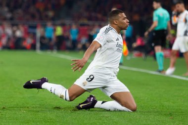 Seville, İspanya - 26 Nisan 2025: Copa del Rey finali Sevilla 'da FC Barcelona ile Real Madrid arasında. Barselona kazandı. İspanyol klasiği. Gerçek Madrid oyuncuları.