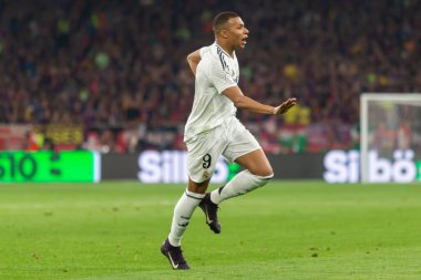 Seville, İspanya - 26 Nisan 2025: Copa del Rey finali Sevilla 'da FC Barcelona ile Real Madrid arasında. Barselona kazandı. İspanyol klasiği. Gerçek Madrid oyuncuları.