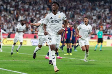 Seville, İspanya - 26 Nisan 2025: Copa del Rey finali Sevilla 'da FC Barcelona ile Real Madrid arasında. Barselona kazandı. İspanyol klasiği. Gerçek Madrid oyuncuları.