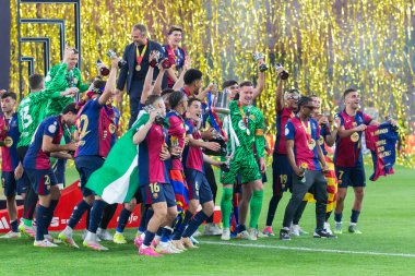 Seville, İspanya - 26 Nisan 2025: Copa del Rey finali Sevilla 'da FC Barcelona ile Real Madrid arasında. Barselona kazandı. İspanyol klasiği. Barselona oyuncuları.