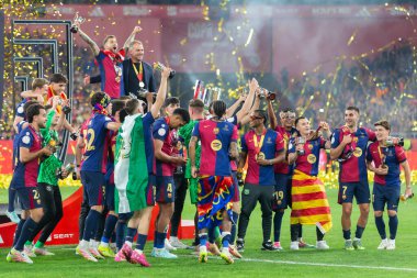 Seville, İspanya - 26 Nisan 2025: Copa del Rey finali Sevilla 'da FC Barcelona ile Real Madrid arasında. Barselona kazandı. İspanyol klasiği. Barselona oyuncuları.