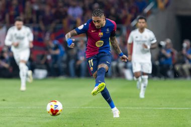 Seville, İspanya - 26 Nisan 2025: Copa del Rey finali Sevilla 'da FC Barcelona ile Real Madrid arasında. Barselona kazandı. İspanyol klasiği. Barselona oyuncuları.