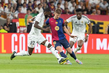 Seville, İspanya - 26 Nisan 2025: Copa del Rey finali Sevilla 'da FC Barcelona ile Real Madrid arasında. Barselona kazandı. İspanyol klasiği. Barselona oyuncuları.