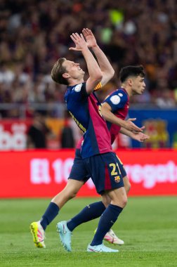 Seville, İspanya - 26 Nisan 2025: Copa del Rey finali Sevilla 'da FC Barcelona ile Real Madrid arasında. Barselona kazandı. İspanyol klasiği. Barselona oyuncuları.