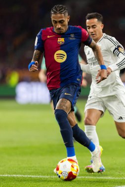 Seville, İspanya - 26 Nisan 2025: Copa del Rey finali Sevilla 'da FC Barcelona ile Real Madrid arasında. Barselona kazandı. İspanyol klasiği. Barselona oyuncuları.