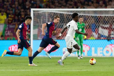 Seville, İspanya - 26 Nisan 2025: Copa del Rey finali Sevilla 'da FC Barcelona ile Real Madrid arasında. Barselona kazandı. İspanyol klasiği. Barselona oyuncuları.