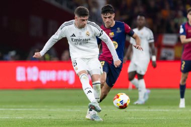 Seville, İspanya - 26 Nisan 2025: Copa del Rey finali Sevilla 'da FC Barcelona ile Real Madrid arasında. Barselona kazandı. İspanyol klasiği. Gerçek Madrid oyuncuları.