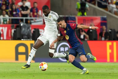 Seville, İspanya - 26 Nisan 2025: Copa del Rey finali Sevilla 'da FC Barcelona ile Real Madrid arasında. Barselona kazandı. İspanyol klasiği. Gerçek Madrid oyuncuları.