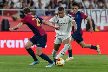 Seville, İspanya - 26 Nisan 2025: Copa del Rey finali Sevilla 'da FC Barcelona ile Real Madrid arasında. Barselona kazandı. İspanyol klasiği. Gerçek Madrid oyuncuları.