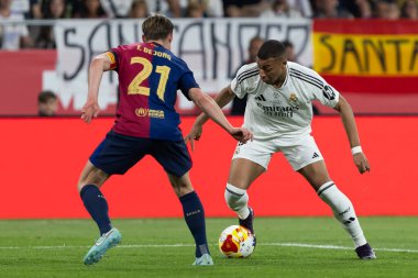 Seville, İspanya - 26 Nisan 2025: Copa del Rey finali Sevilla 'da FC Barcelona ile Real Madrid arasında. Barselona kazandı. İspanyol klasiği. Gerçek Madrid oyuncuları.