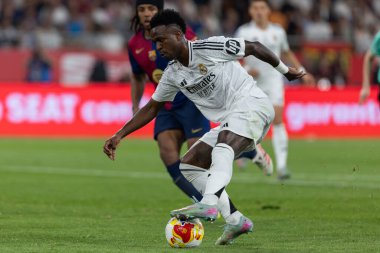 Seville, İspanya - 26 Nisan 2025: Copa del Rey finali Sevilla 'da FC Barcelona ile Real Madrid arasında. Barselona kazandı. İspanyol klasiği. Gerçek Madrid oyuncuları.