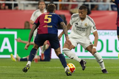 Seville, İspanya - 26 Nisan 2025: Copa del Rey finali Sevilla 'da FC Barcelona ile Real Madrid arasında. Barselona kazandı. İspanyol klasiği. Gerçek Madrid oyuncuları.