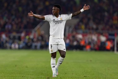 Seville, İspanya - 26 Nisan 2025: Copa del Rey finali Sevilla 'da FC Barcelona ile Real Madrid arasında. Barselona kazandı. İspanyol klasiği. Gerçek Madrid oyuncuları.