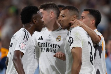 Seville, İspanya - 26 Nisan 2025: Copa del Rey finali Sevilla 'da FC Barcelona ile Real Madrid arasında. Barselona kazandı. İspanyol klasiği. Gerçek Madrid oyuncuları.