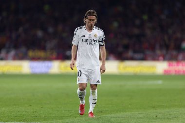 Seville, İspanya - 26 Nisan 2025: Copa del Rey finali Sevilla 'da FC Barcelona ile Real Madrid arasında. Barselona kazandı. İspanyol klasiği. Gerçek Madrid oyuncuları.