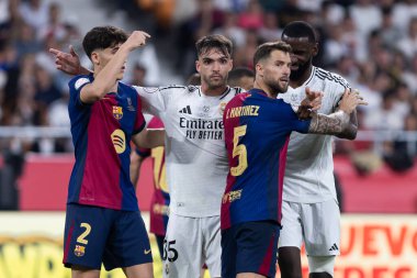 Seville, İspanya - 26 Nisan 2025: Copa del Rey finali Sevilla 'da FC Barcelona ile Real Madrid arasında. Barselona kazandı. İspanyol klasiği. Barselona oyuncuları.