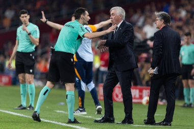 Seville, İspanya - 26 Nisan 2025: Copa del Rey finali Sevilla 'da FC Barcelona ile Real Madrid arasında. Barselona kazandı. İspanyol klasiği. Gerçek Madrid oyuncuları.