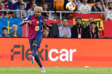Seville, İspanya - 26 Nisan 2025: Copa del Rey finali Sevilla 'da FC Barcelona ile Real Madrid arasında. Barselona kazandı. İspanyol klasiği. Barselona oyuncuları.