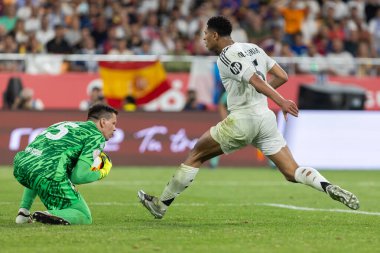 Seville, İspanya - 26 Nisan 2025: Copa del Rey finali Sevilla 'da FC Barcelona ile Real Madrid arasında. Barselona kazandı. İspanyol klasiği. Gerçek Madrid oyuncuları.